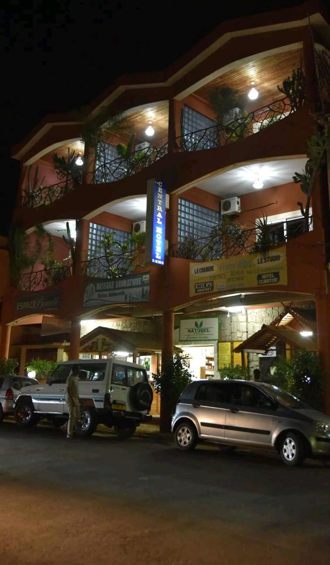 Central Hotel Antsiranana Exteriör bild